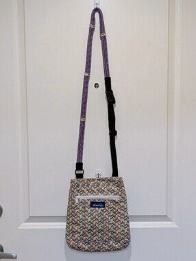 EUC KAVU Keepalong Cotton Crossbody Chevron Print Bag with Purple Rope Strap